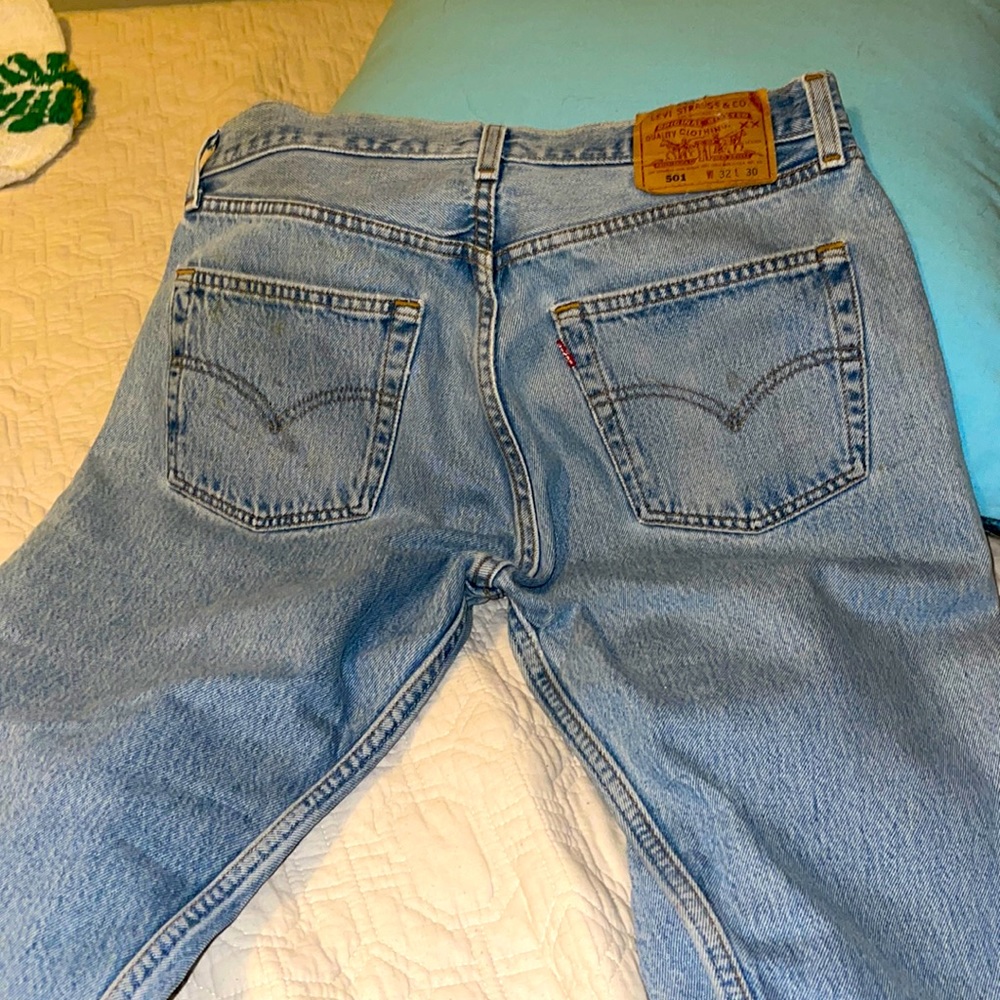 LEVIS 501 Button Fly Straight Leg Dad Jeans High
Rise Medium Blue Wash 32/30